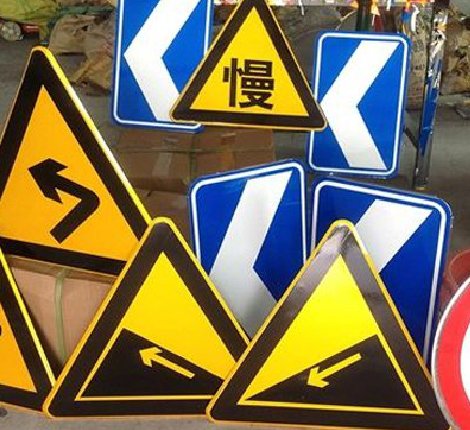 德宏标识标牌中颜色的确定是很重要的。